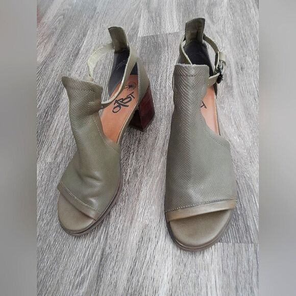 OTBT Shoes - OTBT Metaphor Block Heel